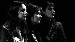La noche ha caído se presentará este domingo 23 de julio en el marco del ciclo Domingos de Teatro en La Vieja Usina, con entrada libre y gratuita