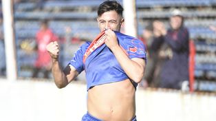 Córdoba ganó y sueña. El Gitano Mustachi marcó dos golazos y fue figura del Matador ante Claypole.&nbsp; El tercer tanto lo anotó Agustín Príncipe y llegó a las 14 conquista en la Primera C.&nbsp; &nbsp; 
