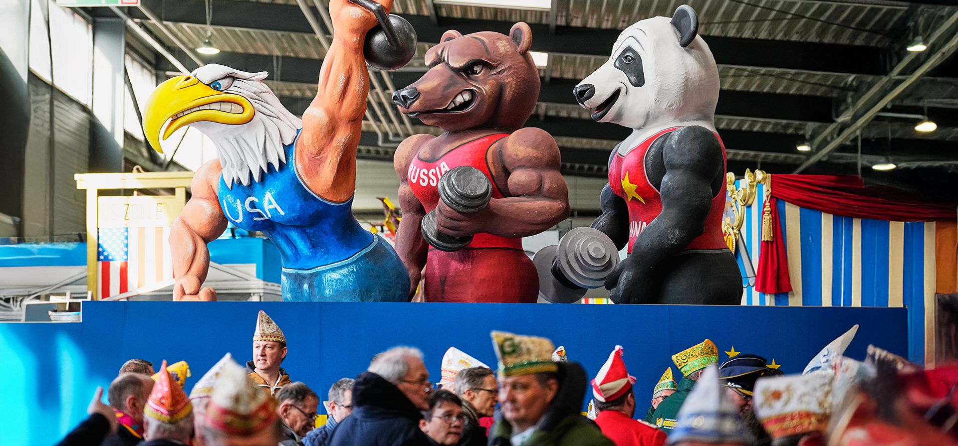 Una carroza de carnaval representa a las superpotencias Estados Unidos, Rusia y China en la presentación de las carrozas satíricas de carnaval de este año para el Desfile del Lunes de las Rosas en Colonia, Alemania, el martes 10 de febrero de 2026. (Foto AP/Martin Meissner) Una carroza de carnaval representa a las superpotencias Estados Unidos, Rusia y China en la presentación de las carrozas satíricas de carnaval de este año para el Desfile del Lunes de las Rosas en Colonia, Alemania, el martes 10 de febrero de 2026. (Foto AP/Martin Meissner)