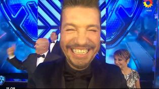Tinelli abrió el programa con su ¡Buenas noches, América! y se chicaneó con Adrián Suar