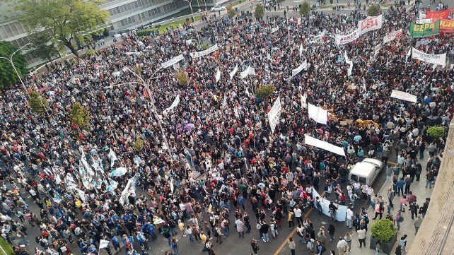 En estado de emergencia salarial, paran las universidades públicas