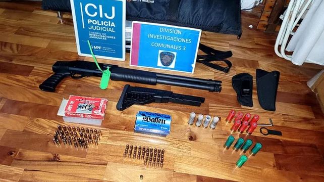 Hallan un arsenal en la casa del hombre que festejó Año Nuevo a escopetazos