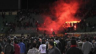 La matanza de hinchas deriva en una crisis pol&iacute;tica en Egipto