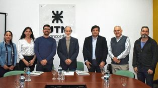 Colaboración mutua. En la sede de la UTN Regional Concordia, el delegado provincial de la Unión Obrera Ladrillera de la República (UOLRA) Entre Ríos, Federico Feltes firmó, junto al decano Ing. José Jorge Penco.