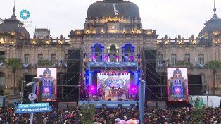 Gobernadores, diputados y senadores llegan a la provincia para firmar el Pacto de Mayo en la Casa de Tucumán. En tanto se desarrolla la Fiesta de la Independencia