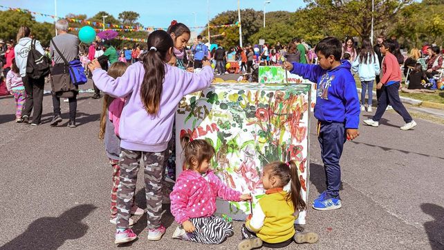 Cientos de niños y niñas disfrutaron las actividades del Festival de la Gurisada por el Día de las infancias