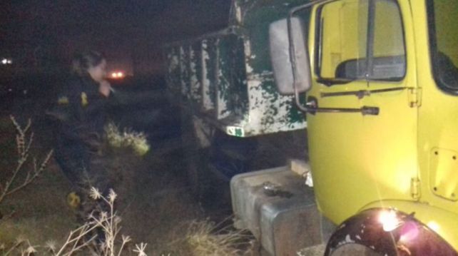 La nena intentaba revolver la basura cuando cayó y fue aplastada por el camión