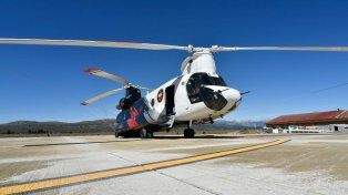 Este martes, el Ministerio de Ambiente anunció la llegada al país de un helicóptero Chinook, que tiene capacidad de arrojar 10.000 litros de agua y es el más grande del mundo en su tipo. Se prevé que la aeronave, proveniente de Canadá, permanezca en Argentina 120 días, durante la actual temporada de verano.
