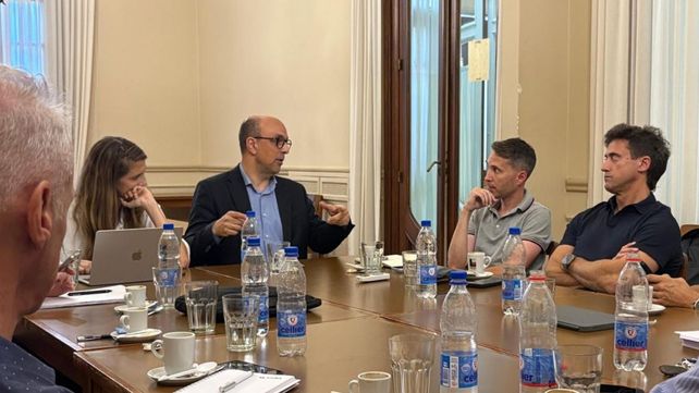 La reunión concluyó con el compromiso de continuar trabajando en agenda compartida para lograr la sanción definitiva de los proyectos que buscan resolver de manera equilibrada el acceso a la justicia con la competitividad del aparato productivo santafesino.