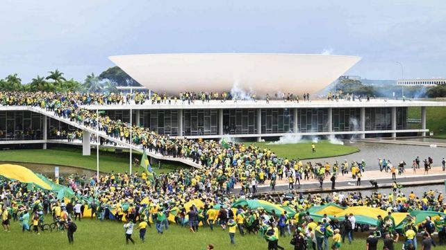 Ataque a la democracia en Brasil: bolsonaristas invadieron el Congreso, la Corte y el palacio presidencial
