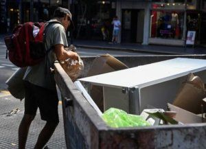 La pobreza bajó al 28,2% en el segundo semestre de 2025