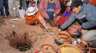 Corpachada. Los pueblos ancestrales rinden tributo grupal a la Pachamama
