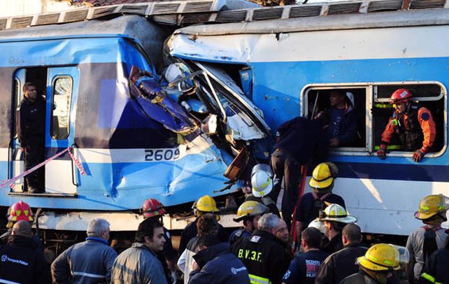 Los conductores de las formaciones quedaron detenidos. El gobierno trata de dilucidar si se trató de un accidente o hay un motivo doloso.