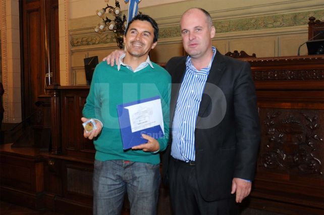 Reconocimiento. Demarchi recibió una distinción por parte del vicegobernador.