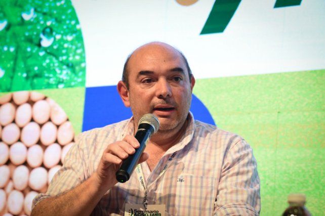 Caviglia (Conicet) disertó sobre las tendencias de manejo del cultivo de soja en Rosario.