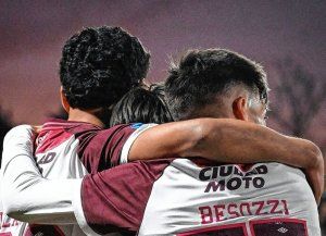 Lanús goleó a Riestra y se metió en zona de playoffs en el Torneo Clausura
