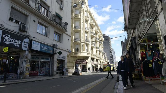 Comerciantes de calle San Luis alertaron por la caída en ventas y subas de listas de precios.