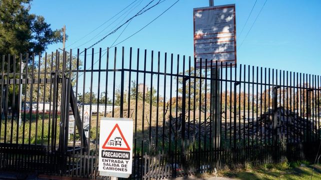 Arrancaron los trabajos para construir el Arenas. En el ex terreno de la Rural ya esta la cartelería de obra y comenzó el movimiento de suelos.