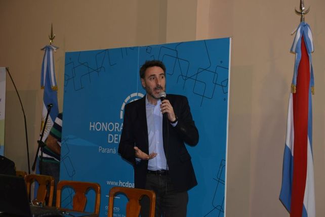 Juan Carlos Villalonga habló sobre cambio climático y Acuerdo de París, en Paraná