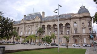 Déficit provincial. El gobierno de Santa Fe reconoció un rojo de $594.989 millones entre enero y mayo.
