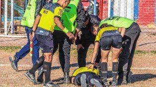 ¡Tremendo! Un jugador noqueó de varios golpes a un árbitro en la Liga Mendocina