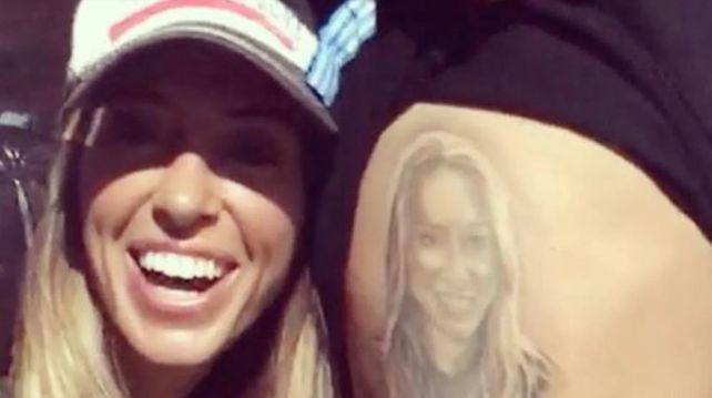 ¡Insólito! Un hincha de Racing se tatuó a la hija del presidente