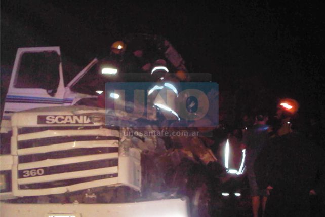 Murió el chofer de un camión en un choque en Santa Rosa de Calchines