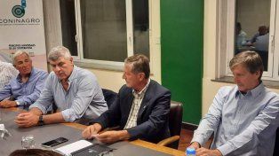 Los diputados Nacionales Ricardo Buryaille y Pablo Torello, reunidos con el presidente de Coninagro, Elbio Laucirica.