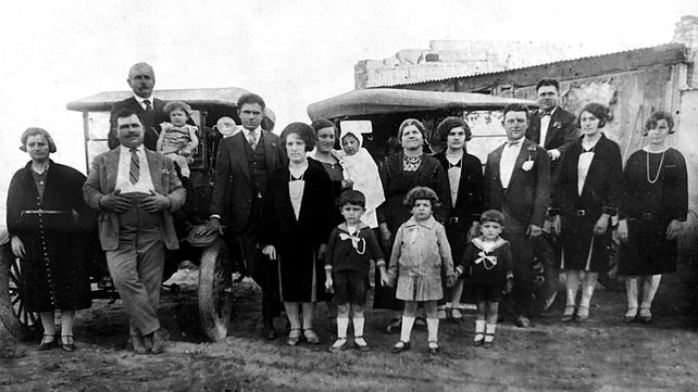 La familia Tasselli.&nbsp; El más pequeño de los niños es Avelino
