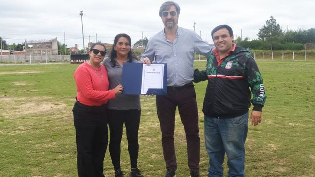 Club Social y Deportivo La Bianca recibió escritura de propiedad