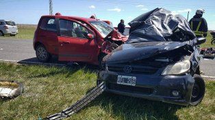 Tres personas perdieron la vida y tres resultaron heridas es un choque frontal entre dos autos en la Ruta 11 cerca de Villa Gesell