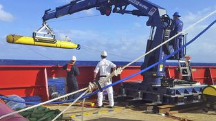 Comienza la búsqueda submarina del avión malayo caído en el océano Indico