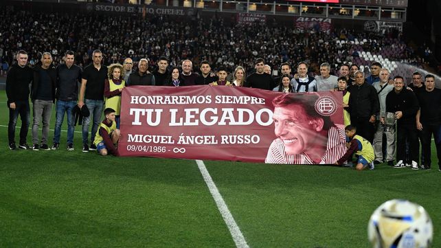 La Fortaleza se iluminó con el recuerdo de Miguel Ángel Russo.
