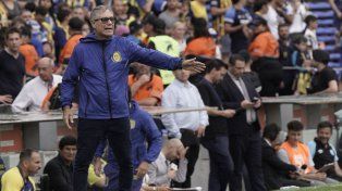 Holan empieza a diagramar el Central 2025 y decidió dejar afuera a dos experimentados jugadores.