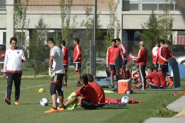 El plantel de Newells no entrenó al no poder hacer efectivo el cobro de unos cheques