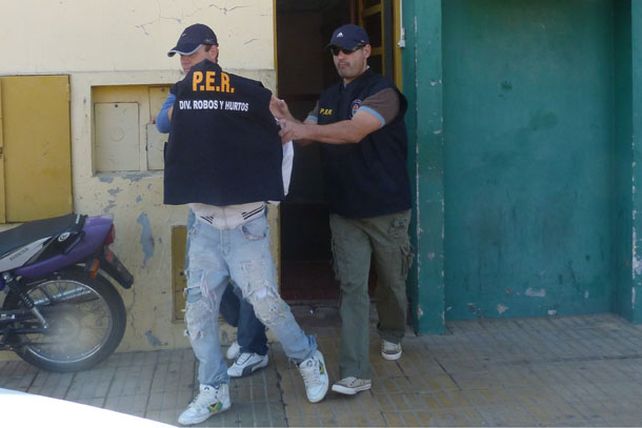 Persecución y detención en barrio Las Flores