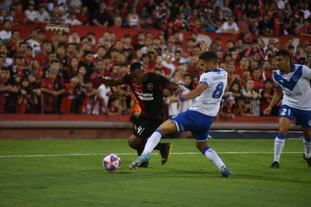 Newells-Vélez: seguí el minuto a minuto