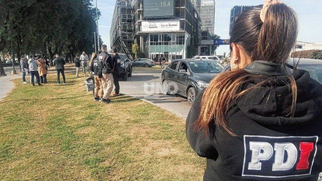 Ordenaron la prisión preventiva de dos hombres a los que se investiga por salideras bancarias cometidas en la ciudad de Santa Fe. Ordenaron la prisión preventiva de dos hombres a los que se investiga por salideras bancarias cometidas en la ciudad de Santa Fe.