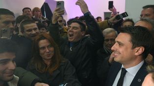 Aleart celebró en el búnker de La Libertad Avanza, en Sarmiento entre Santa Fe y San Lorenzo.