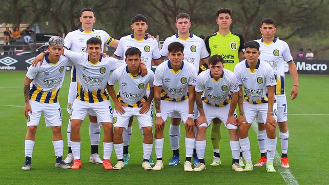 Los once de Central que arrancaron. Segovia es el primero de la derecha de los de abajo.