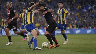 Ever Banega fue el capitán de Newells en el clásico anterior. Ya no está.