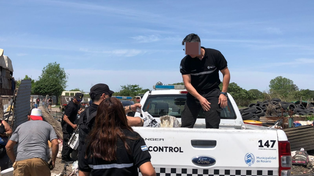 Personal de la Secretaría de Control en el operativo de clausura realizado en zona oeste