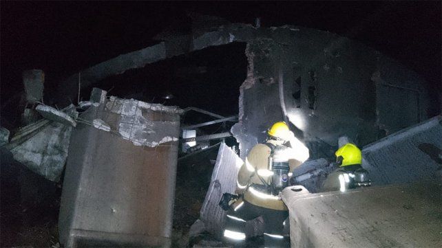 Dos trabajadores resultaron con quemaduras tras una explosión en una fábrica del Parque Industrial de Paraná. Bomberos actuaron en el lugar&nbsp;