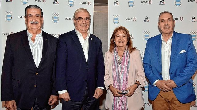 El COA (Comité Olímpico Argentino) firmó un convenio con la indumentaria deportiva que vistió a la Selección de fútbol en el Mundial 1986.