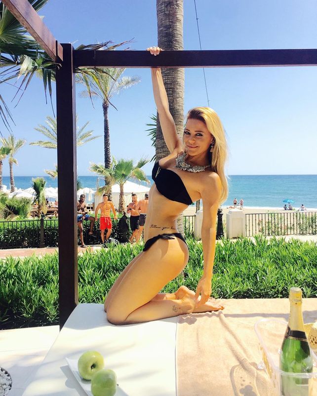 Evangelina Anderson viajó a Marbella y no pasó desapercibida con su cuerpazo