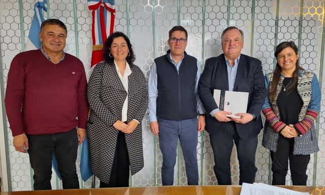 El ministro de Educación José Goity confirmó la construcción de 11 aulas en el Dpto. San Cristóbal El ministro de Educación José Goity confirmó la construcción de 11 aulas en el Dpto. San Cristóbal