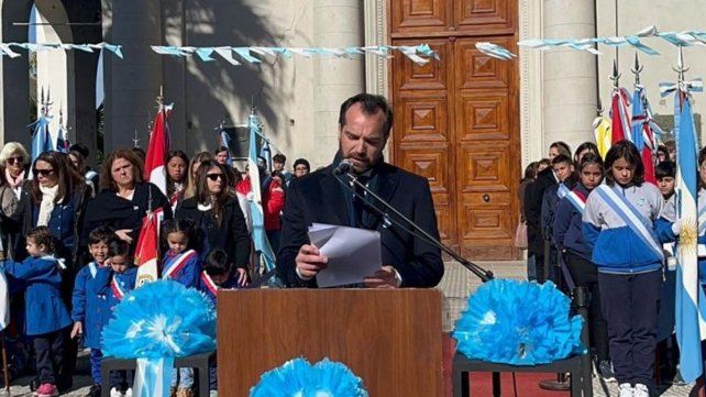 El intendente Weiss Ackerley encabezó el acto oficial y participó del Tedeum. También hubo peña folklórica
