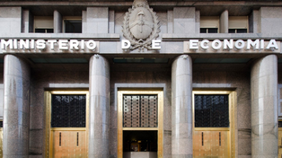 El riesgo país superó los 550 puntos y los bonos argentinos volvieron a caer