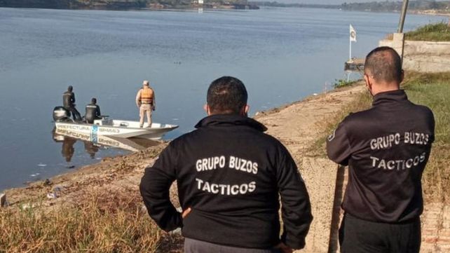 Buzos tácticos buscaron al pescador en las aguas del río Coronda.