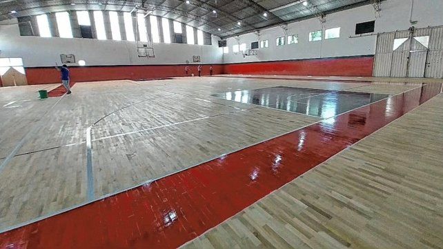Patronato y el nuevo piso en el gimnasio.